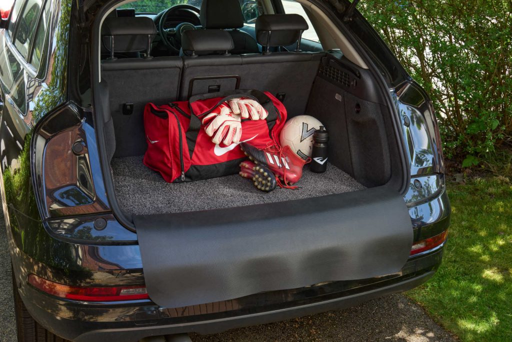 Kleen-Car-PREMIUM-Car-Boot-and-Bumper-Protector-Mat_110x130cm_05_9010216062663+9010216062687_MILIEU_ (10)
