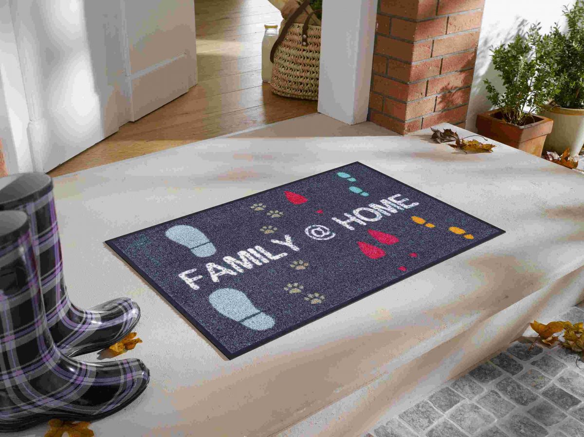 Family-at-Home_50x75cm_05_4032445060079_MILIEU_kl