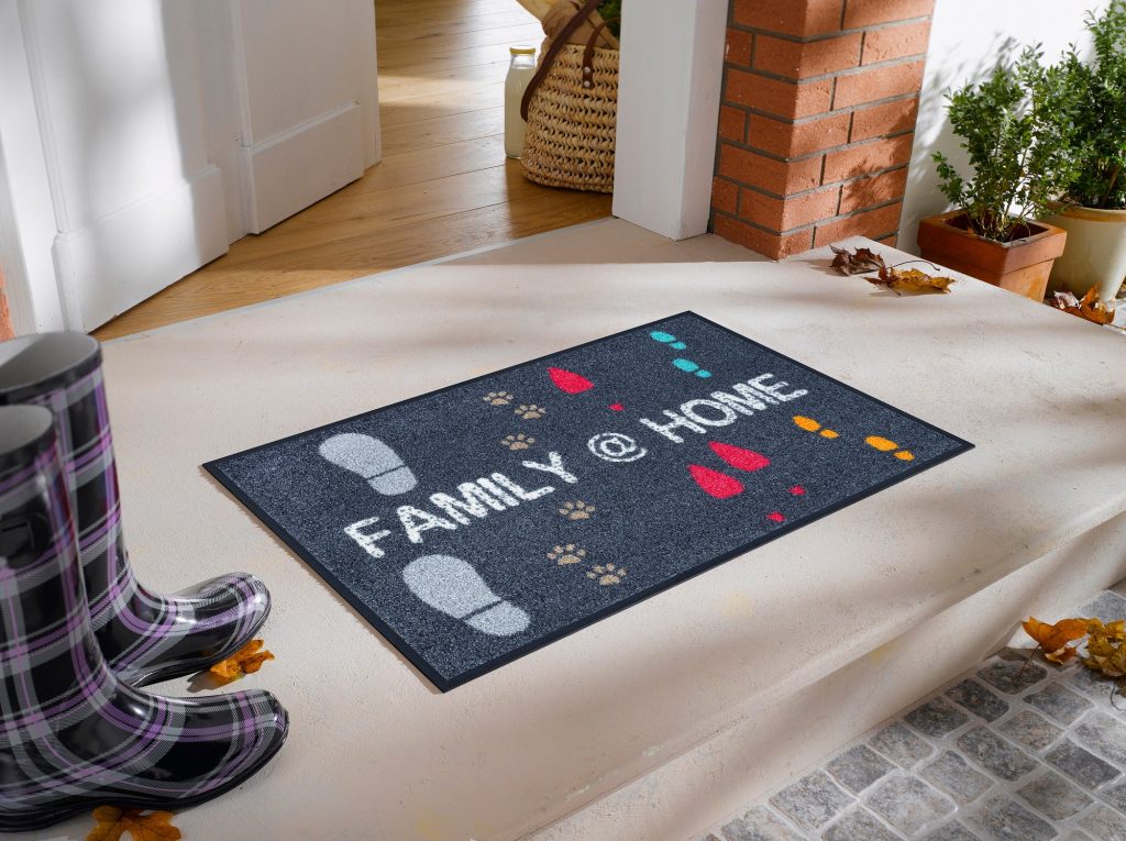 Family-at-Home_50x75cm_05_4032445060079_MILIEU_kl